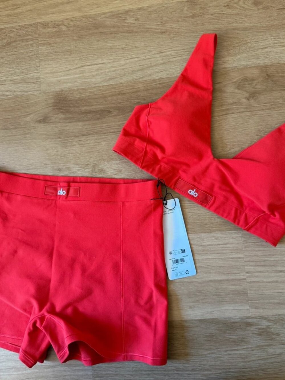 Alo Yoga Red Sports Set Women's Size M - Picture 2 of 5